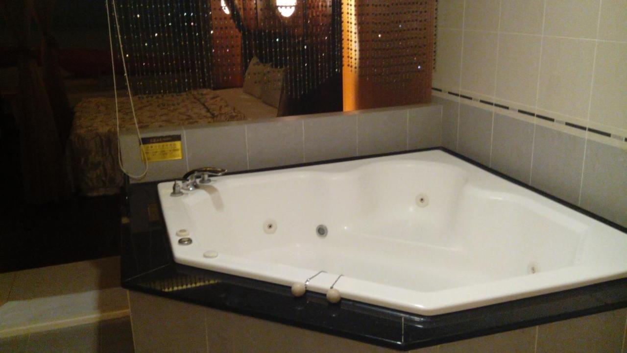 Alexander Motel Гаосюн Экстерьер фото